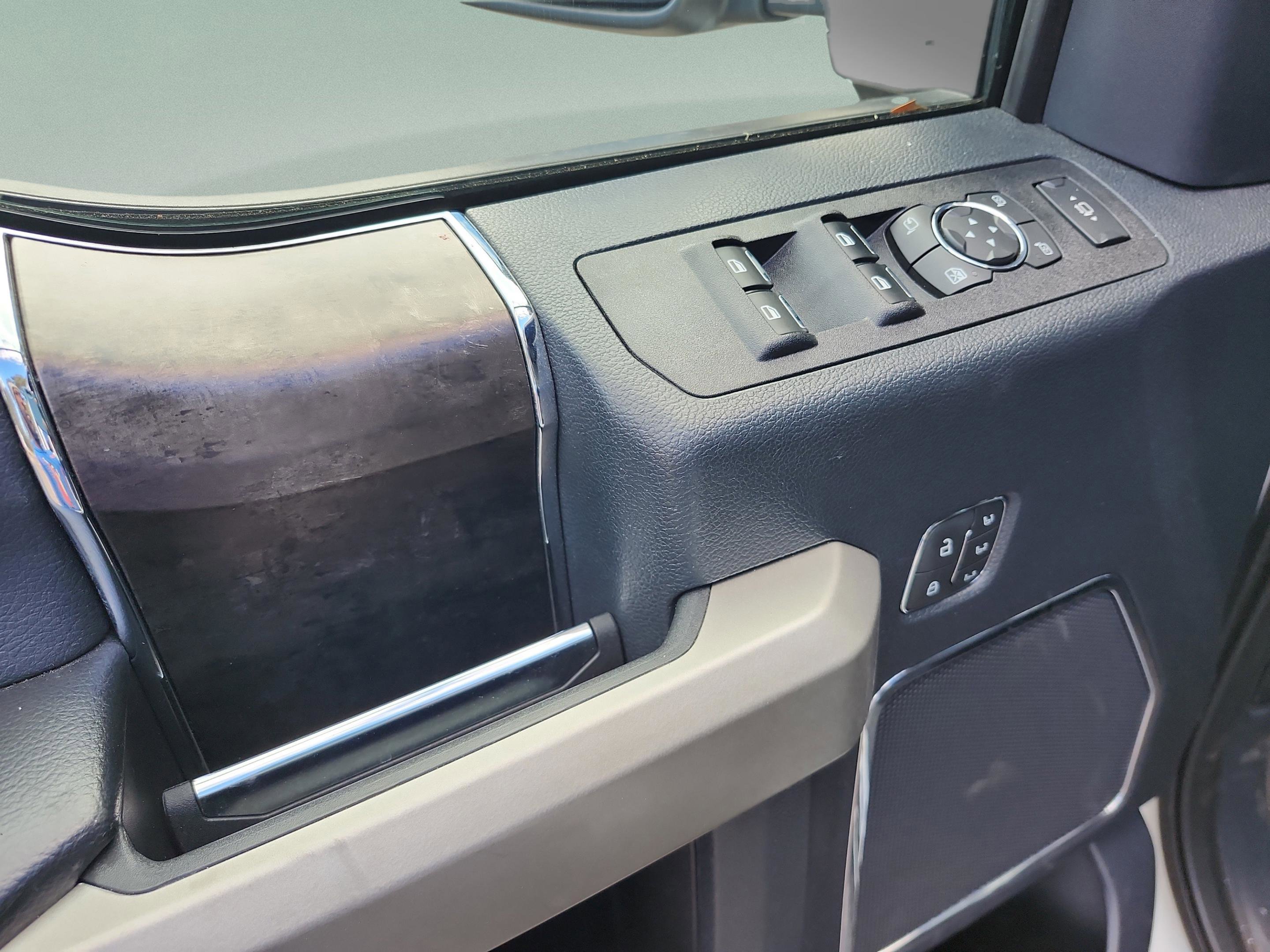 Used 2022 Ford F250 Lariat w/ Black Appearance Package image 18