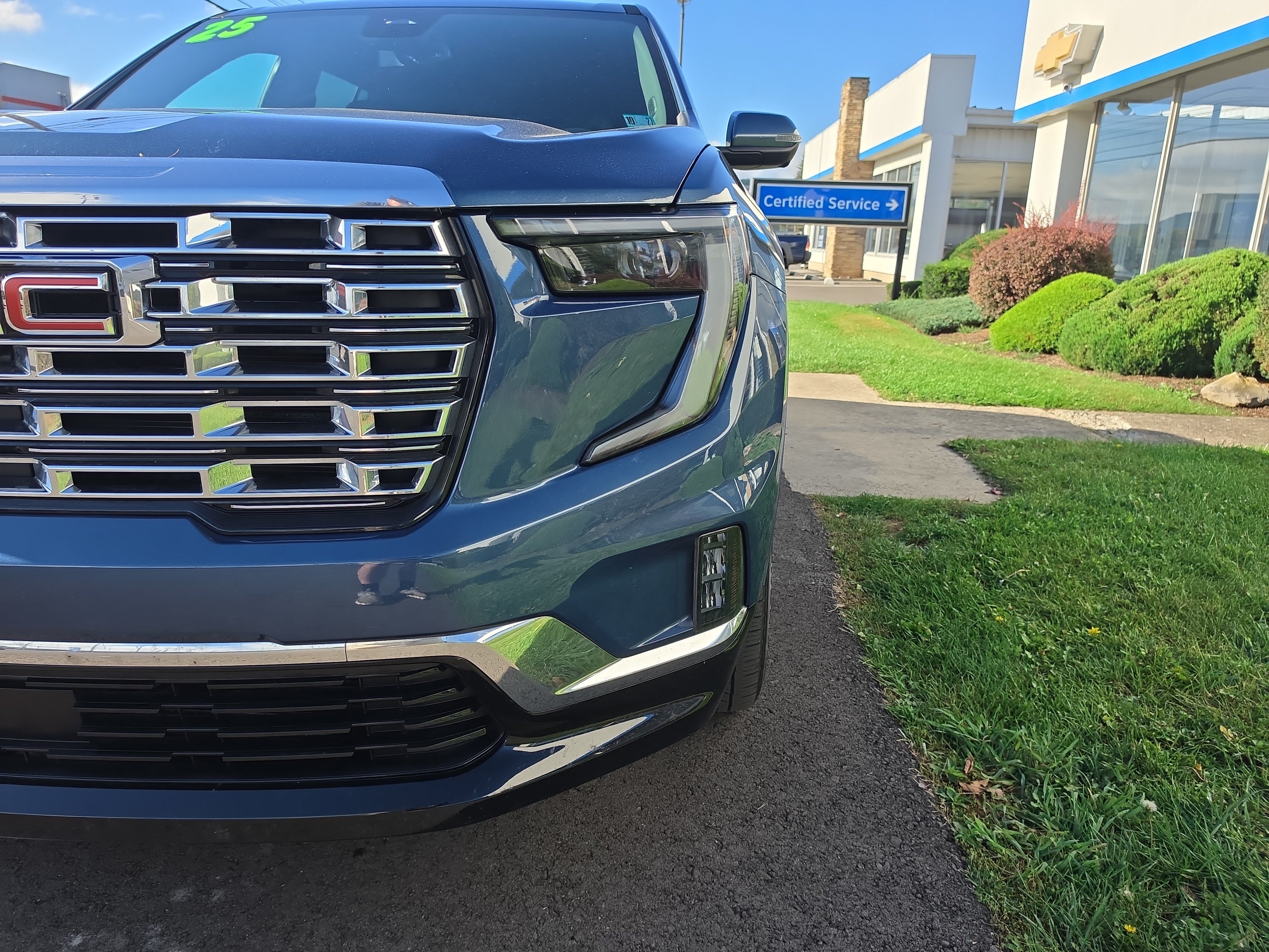 Used 2025 GMC Acadia Denali w/ LPO, Floor Liner Package AWD/4WD image 10