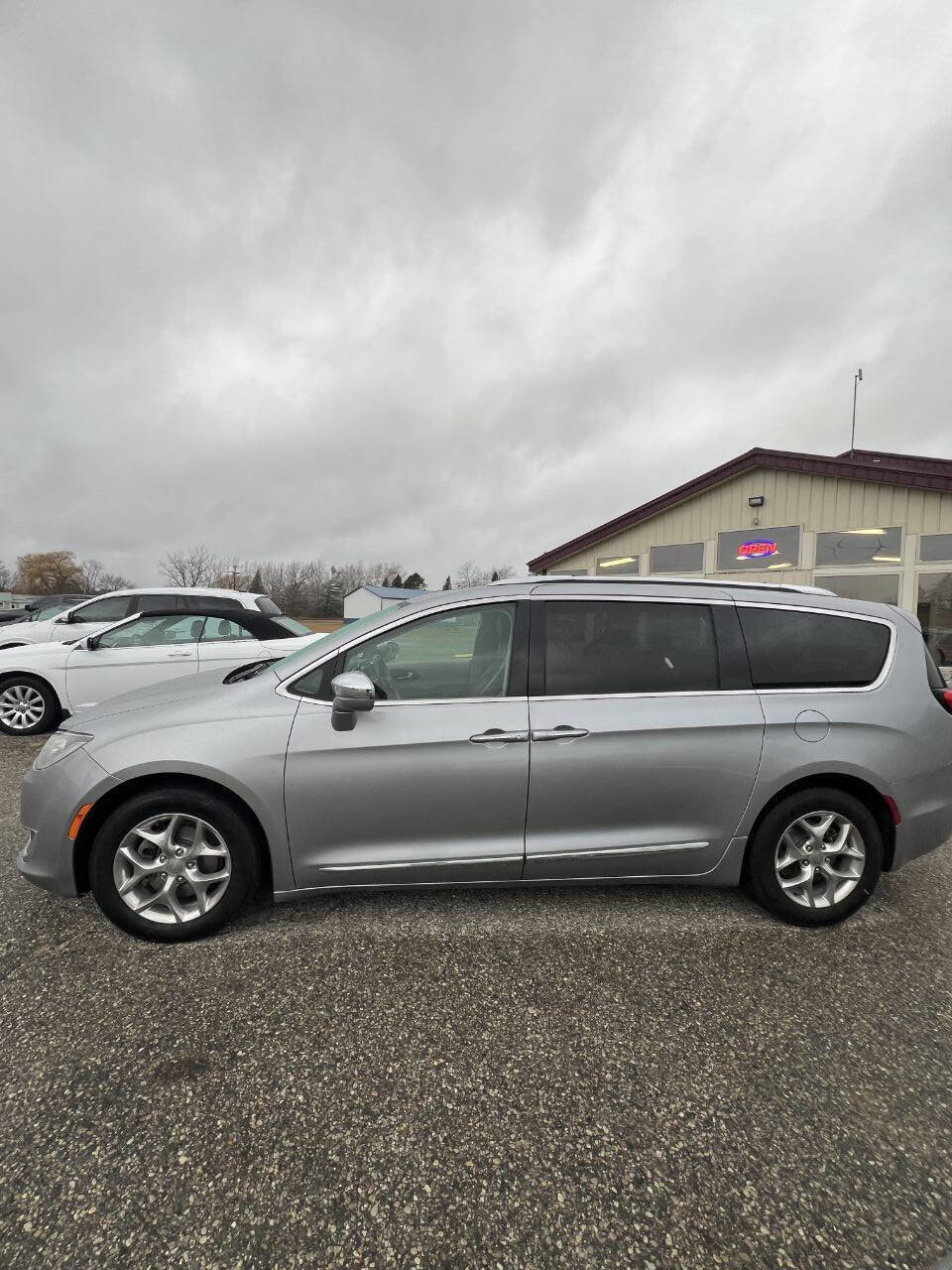 Used 2018 Chrysler Pacifica Limited
