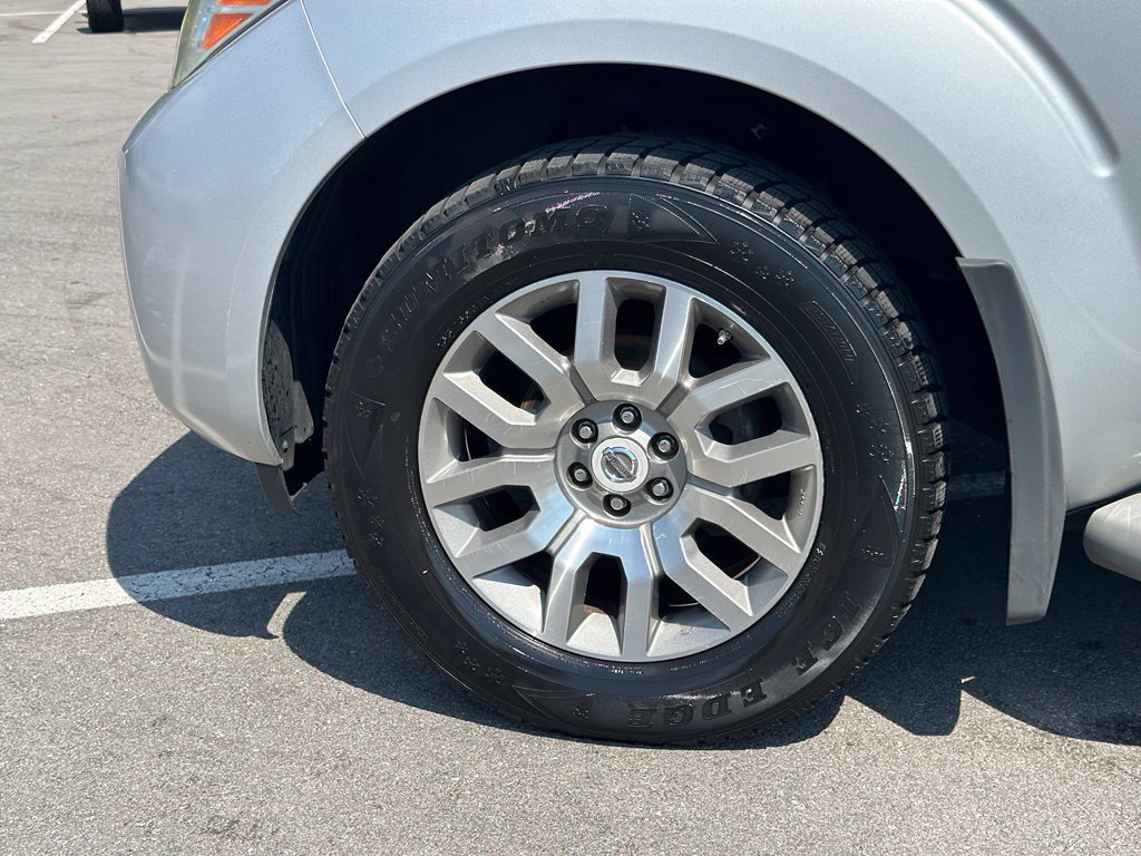 Used 2012 Nissan Pathfinder LE RWD image 10