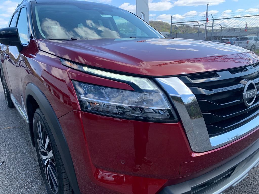 Used 2024 Nissan Pathfinder Platinum w/ Cargo Package image 36