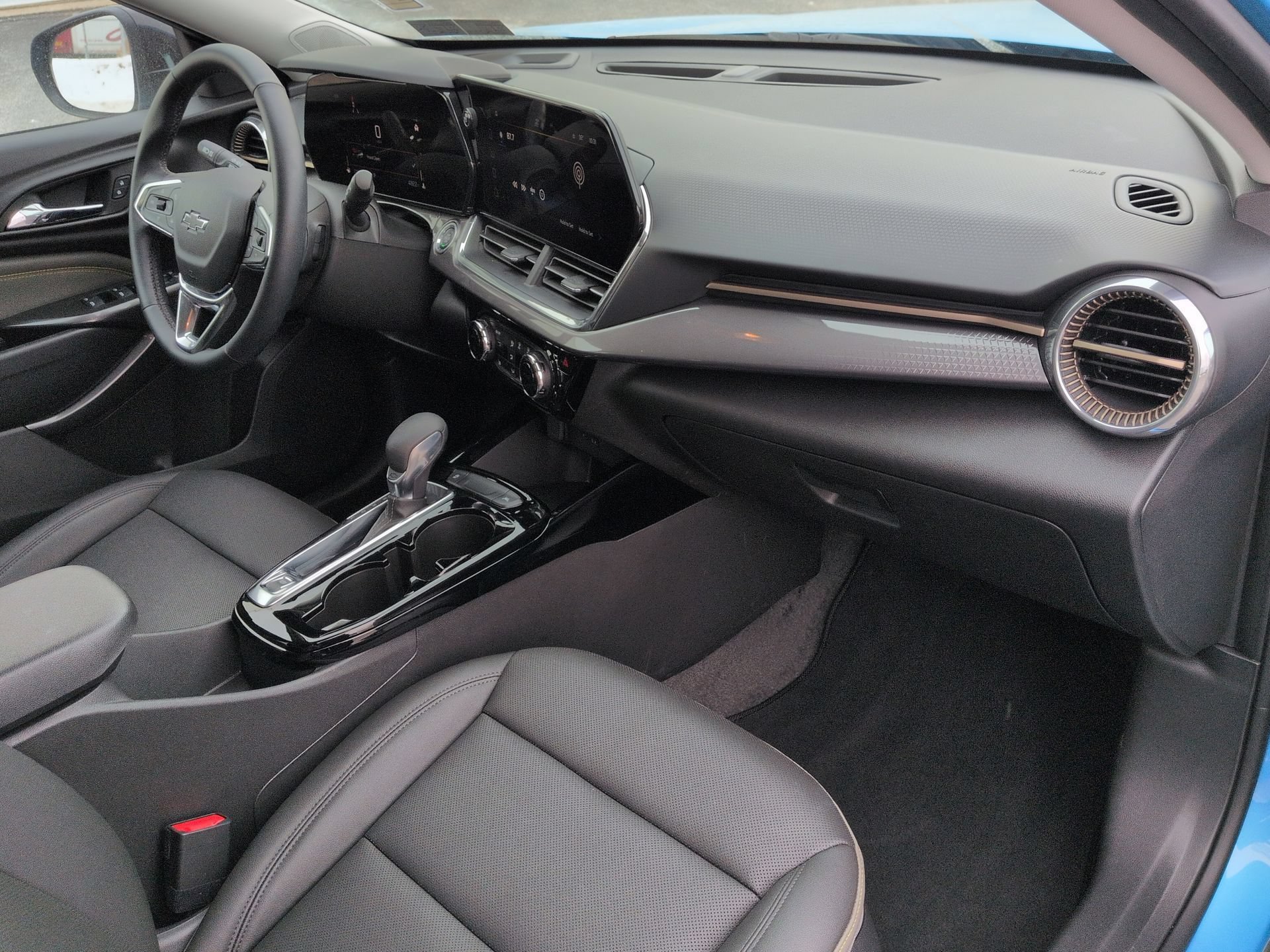 Used 2025 Chevrolet Trax ACTIV FWD image 28