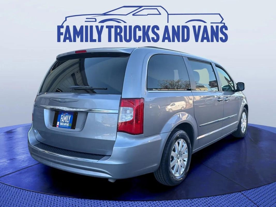 Used 2016 Chrysler Town & Country Touring image 5