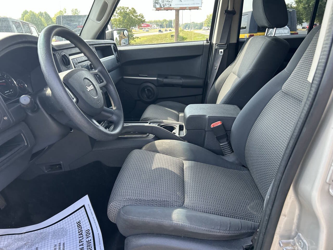 Used 2008 Jeep Commander Sport AWD/4WD image 10