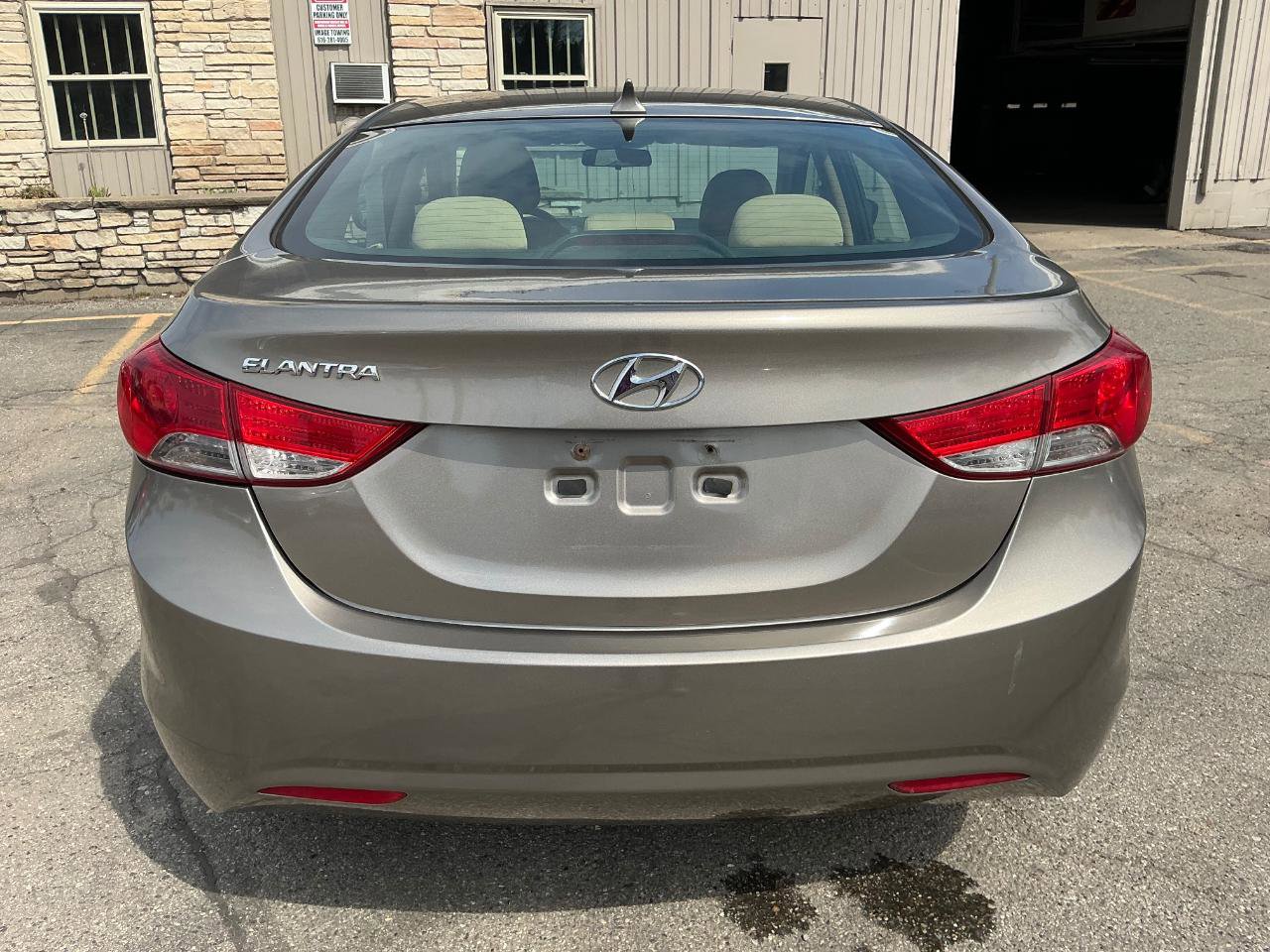 Used 2013 Hyundai Elantra GLS FWD image 4