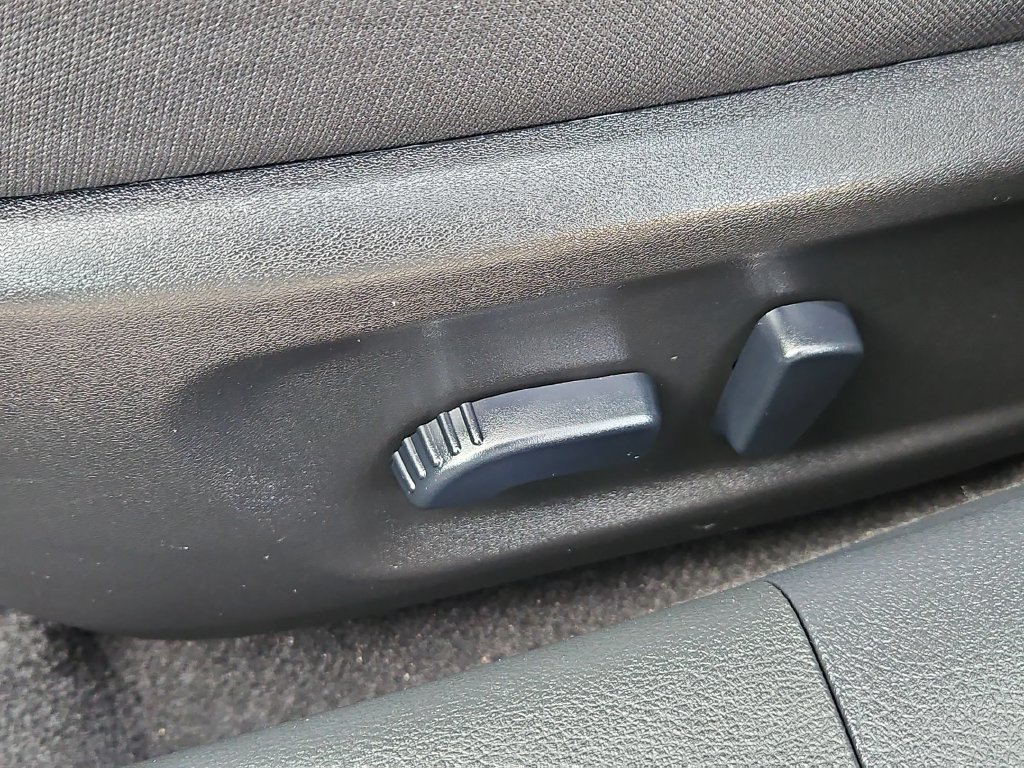 Used 2025 Nissan Altima 2.5 SV FWD image 14