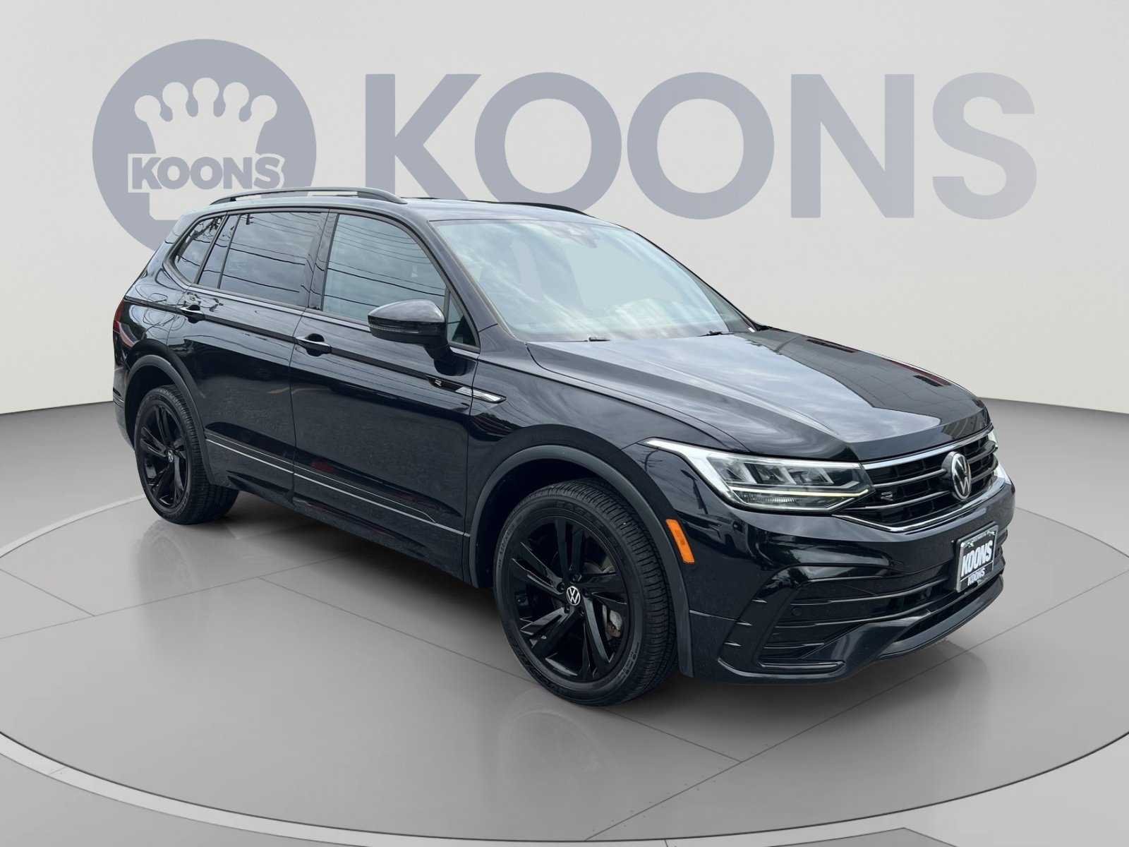 Used 2023 Volkswagen Tiguan SE R-Line AWD/4WD image 10