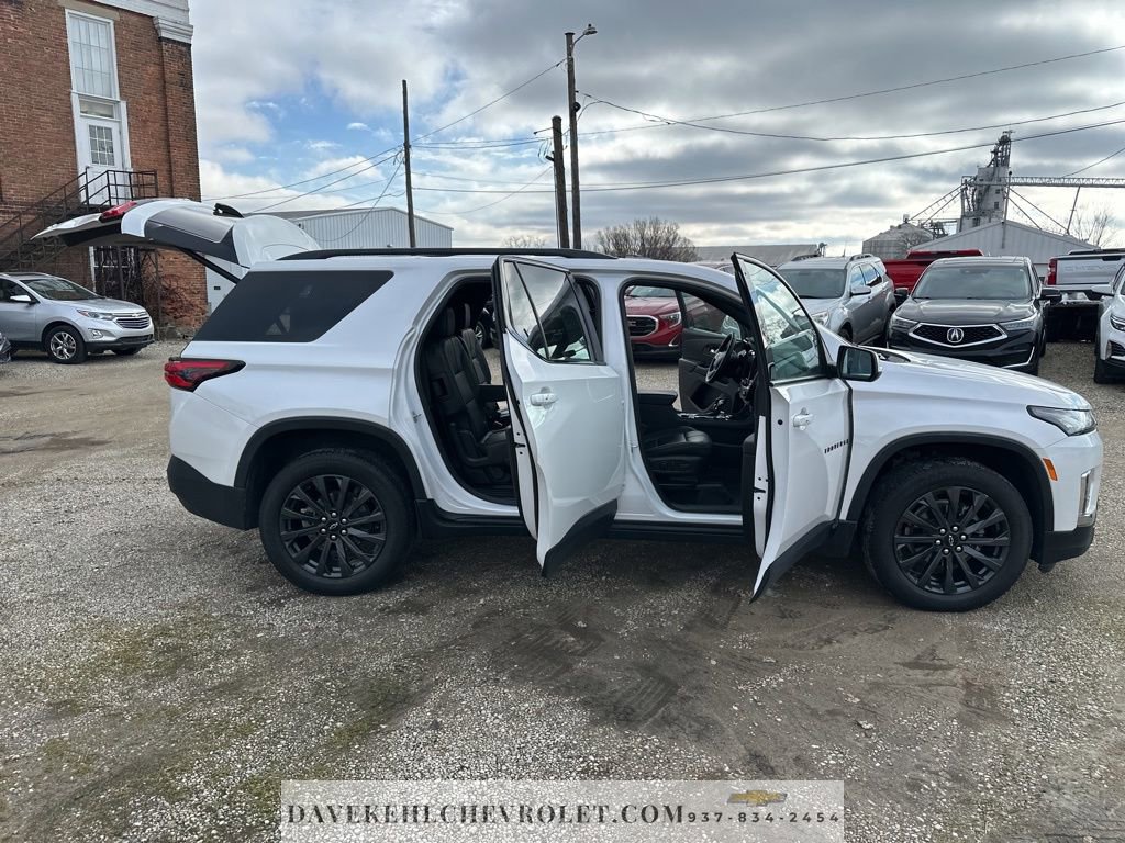 Used 2023 Chevrolet Traverse RS image 34