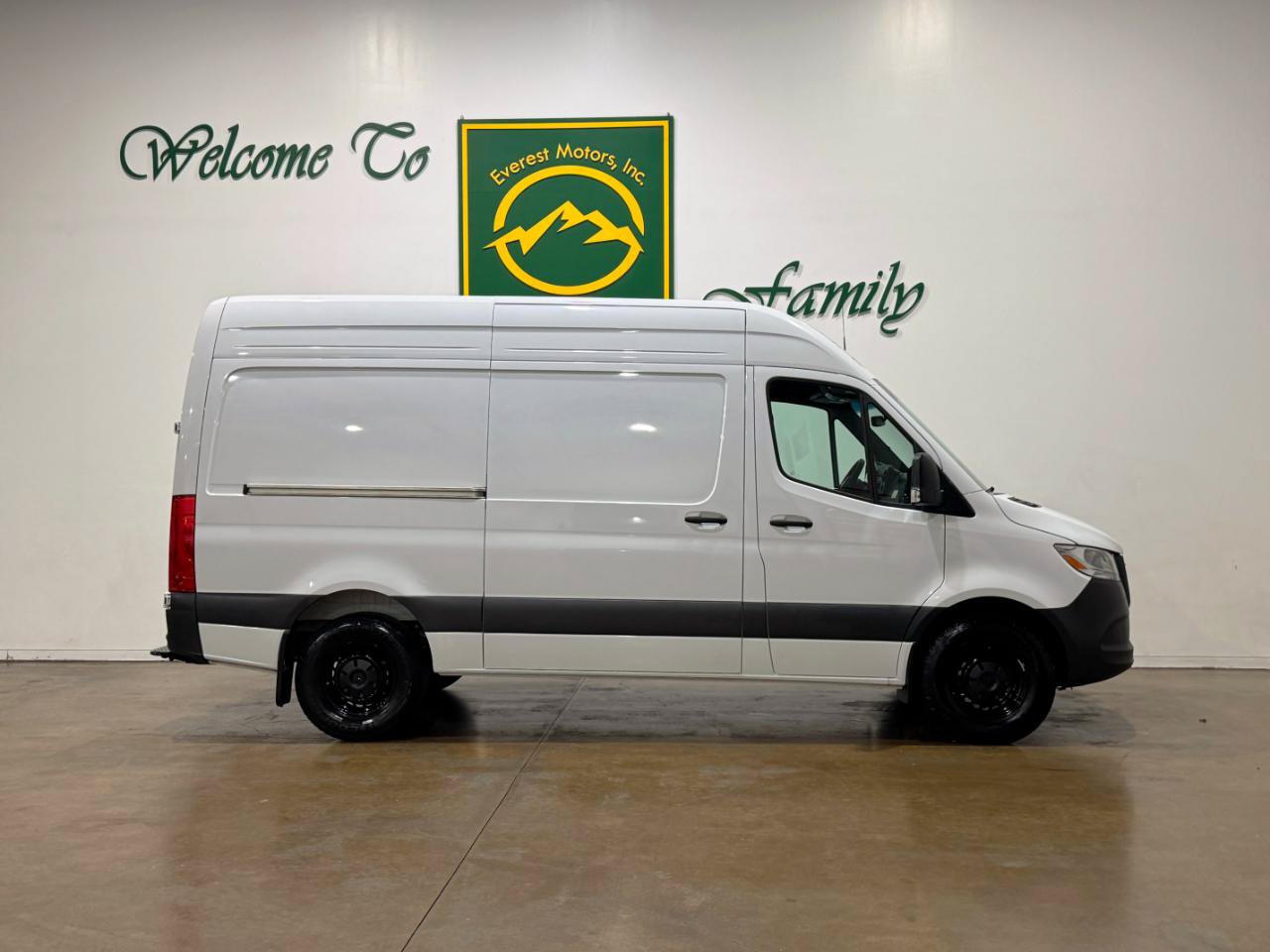 Used 2025 Mercedes-Benz Sprinter 2500 image 8