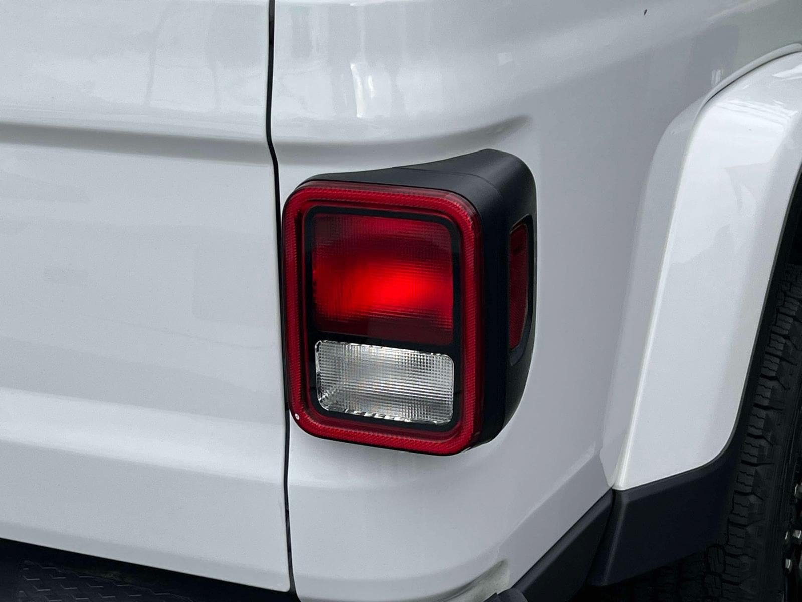 Used 2023 Jeep Gladiator Sport AWD/4WD image 6