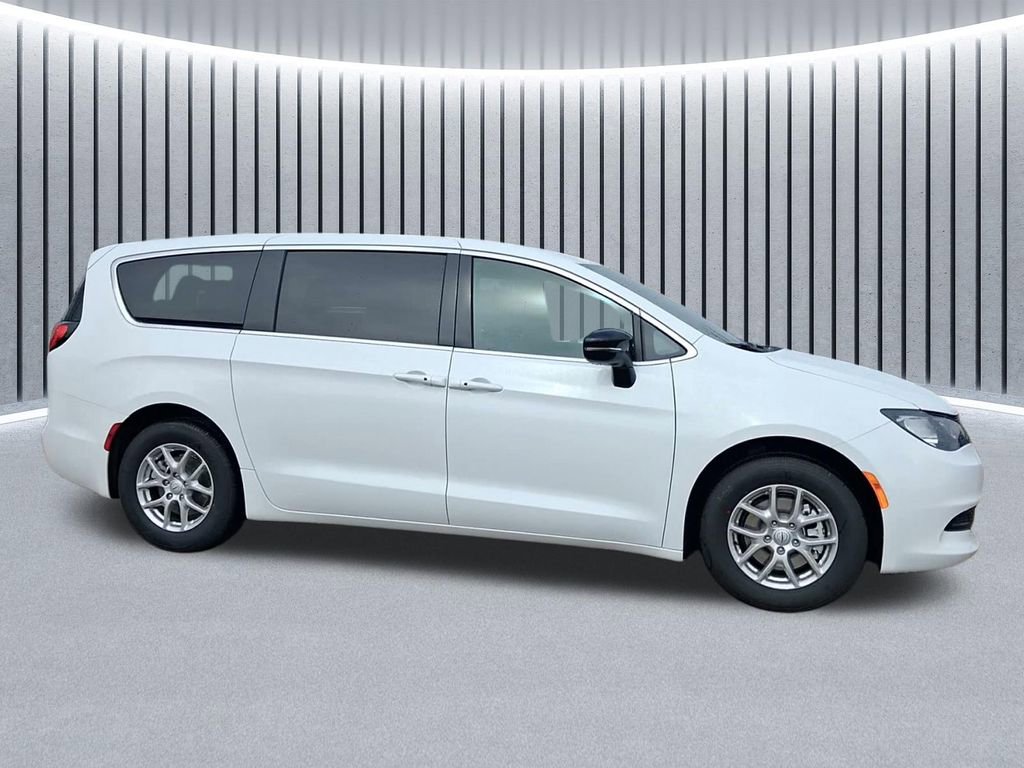 New 2026 Chrysler Voyager LX image 5