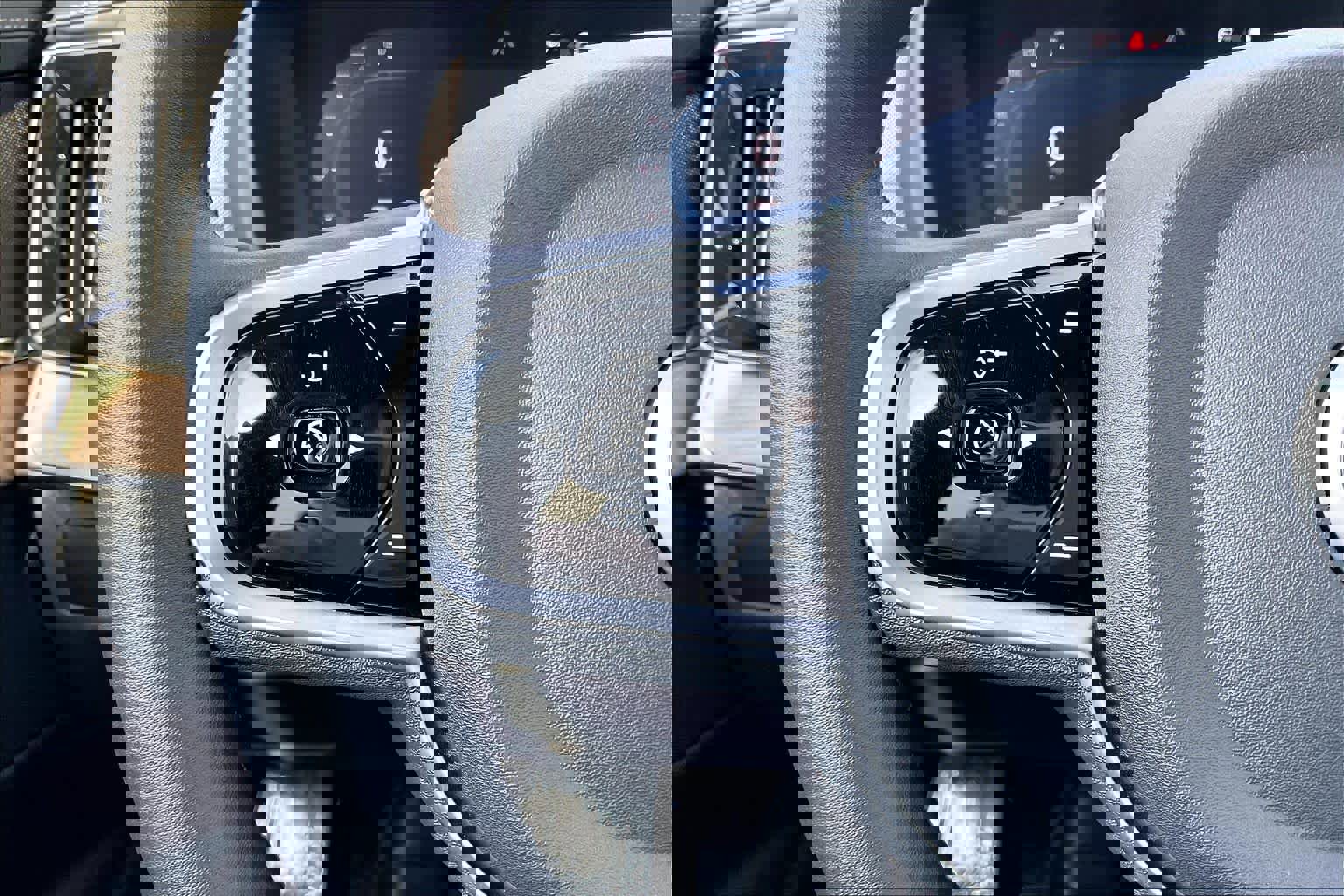 Used 2025 Volvo XC90 B5 Core w/ Protection Package Premier image 21