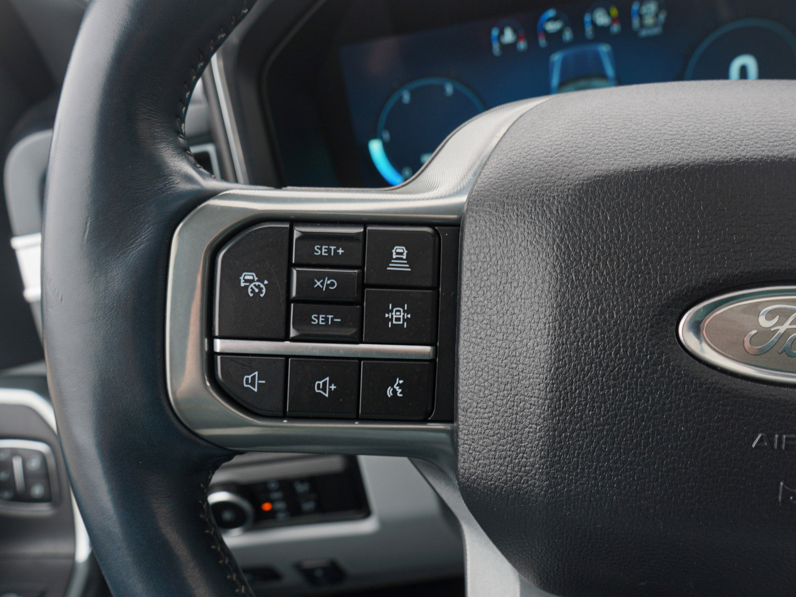 Used 2024 Ford F350 Limited w/ FX4 Off-Road Package image 27