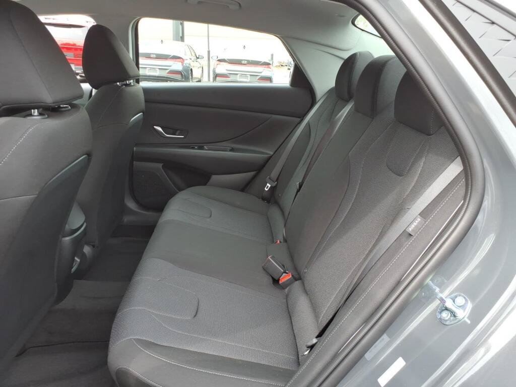 New 2026 Hyundai Elantra SE FWD image 6