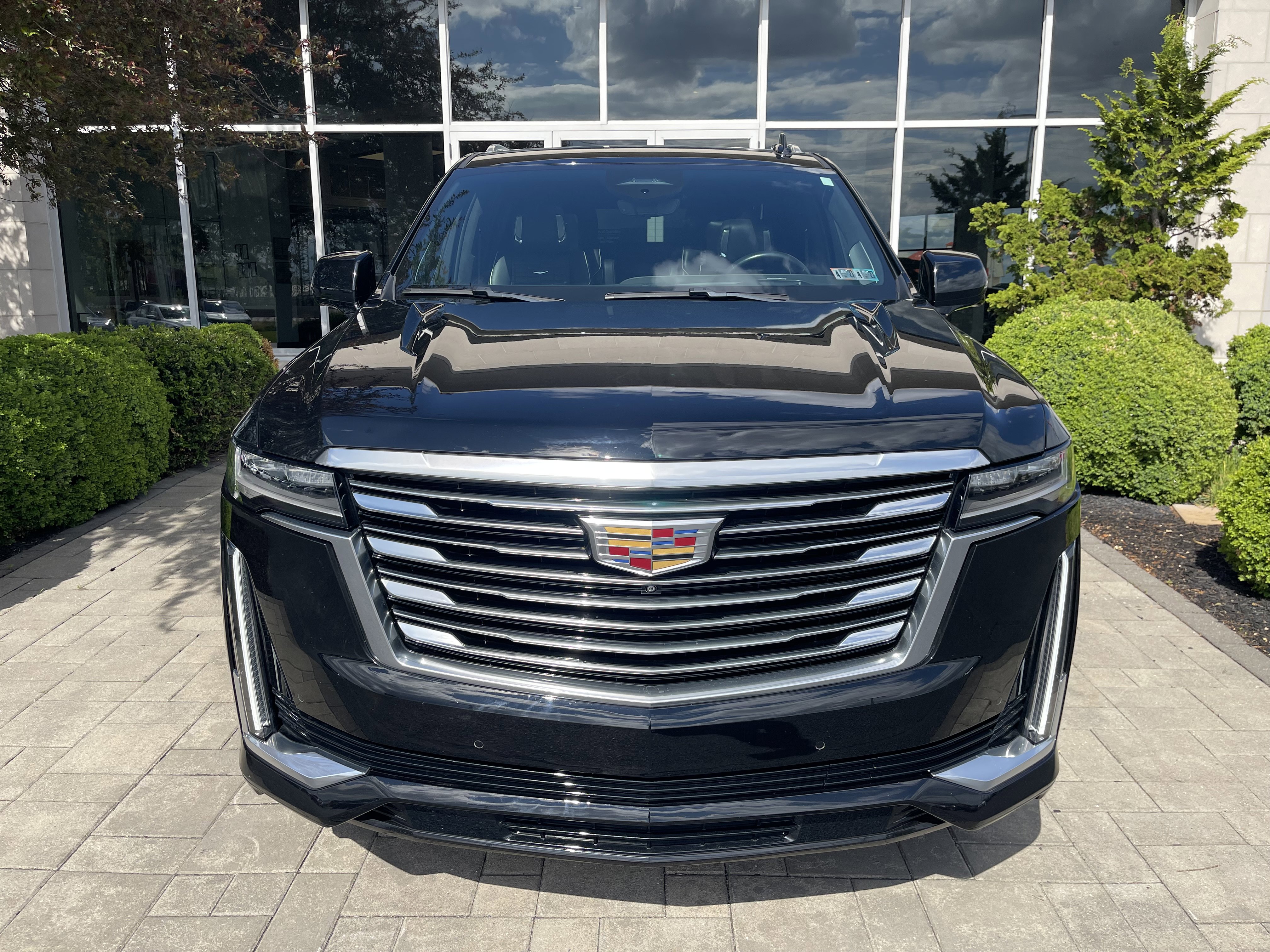 Used 2022 Cadillac Escalade ESV Premium Luxury Platinum AWD/4WD image 2