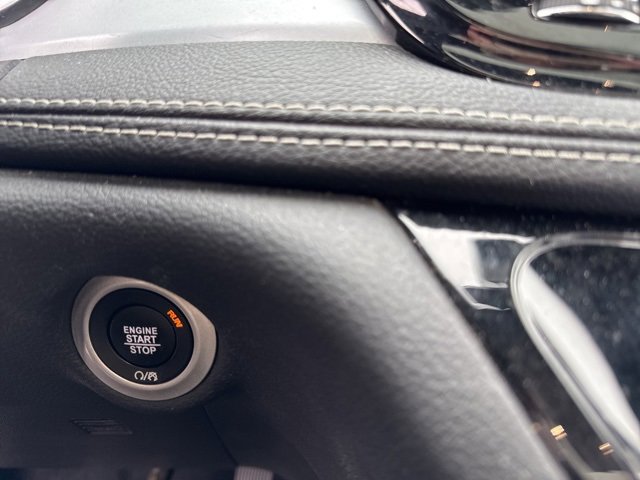 Used 2025 Chrysler Pacifica Limited image 28