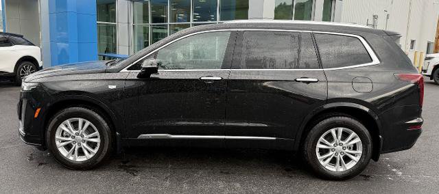New 2025 Cadillac XT6 Luxury image 2