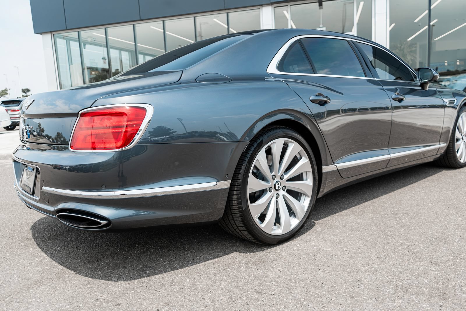 Certified 2026 Bentley Flying Spur Plug-In Hybrid AWD/4WD image 13