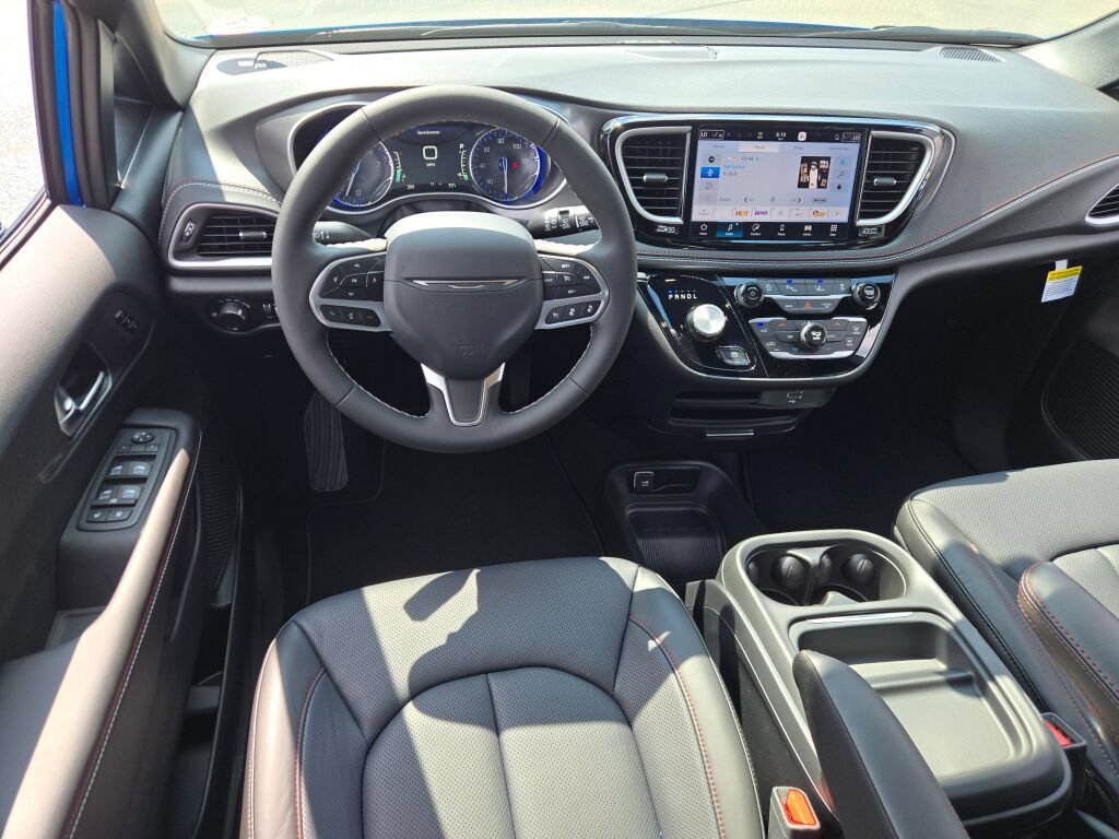 New 2027 Chrysler Pacifica Select AWD/4WD image 24