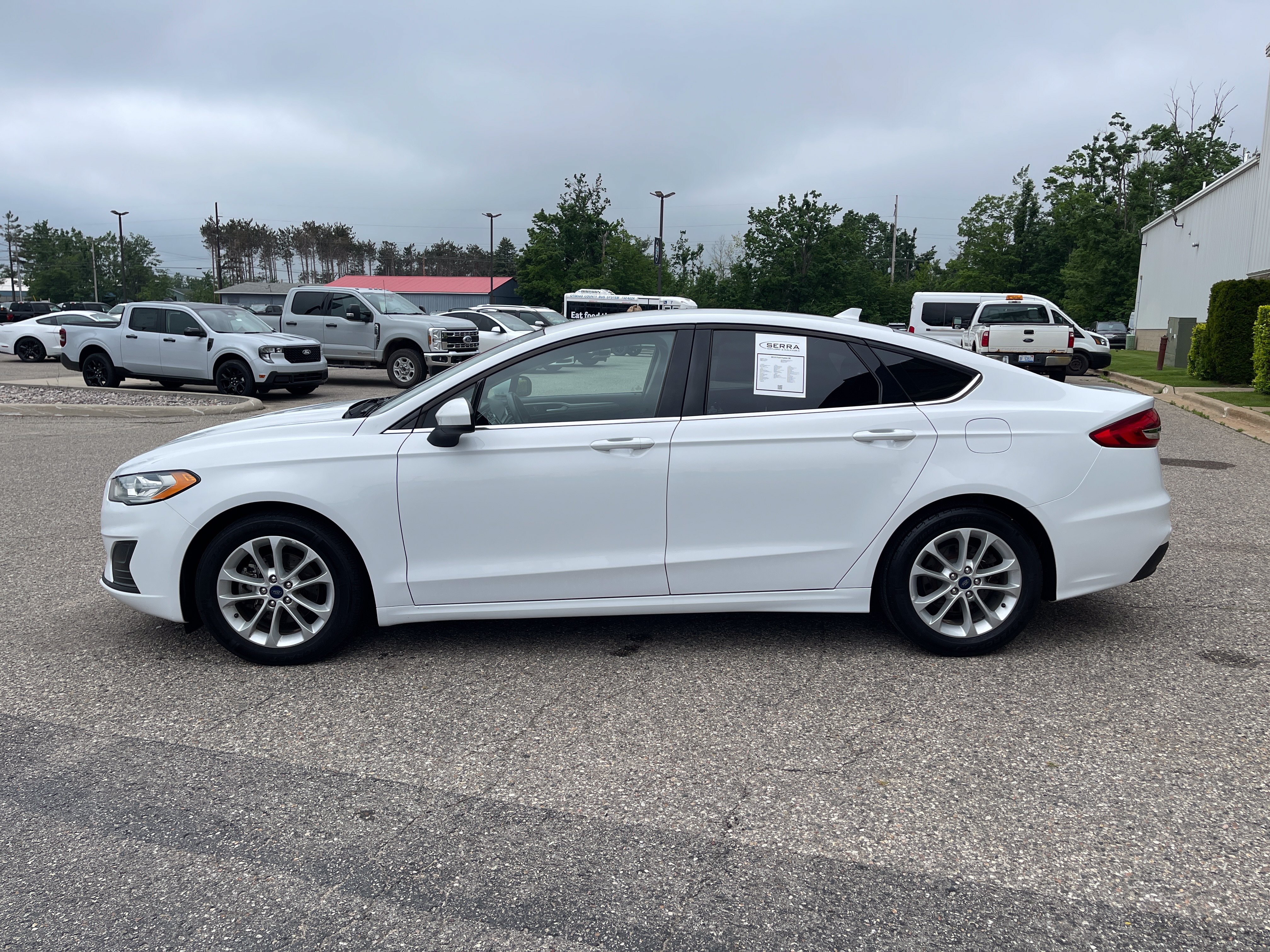 Used 2019 Ford Fusion SE FWD image 3