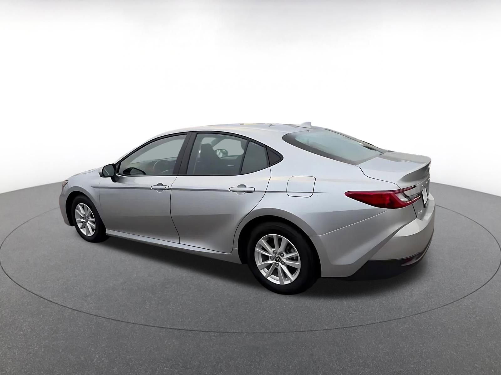 Used 2025 Toyota Camry LE image 10