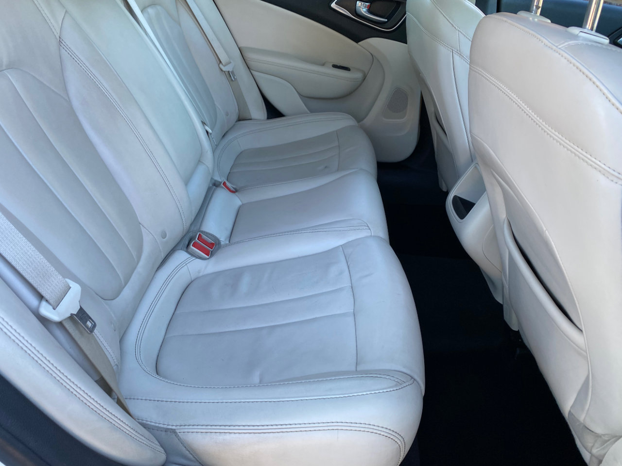 Used 2017 Chrysler 200 Limited Platinum image 40