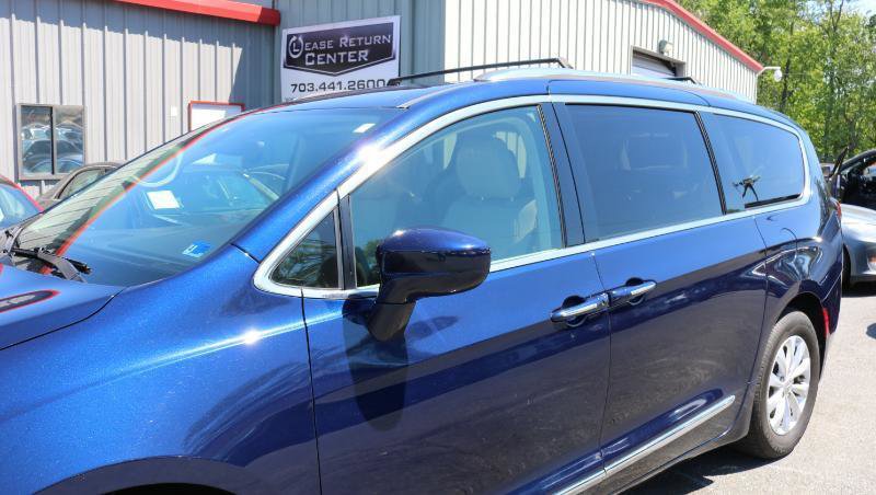 Used 2018 Chrysler Pacifica Touring-L FWD image 5