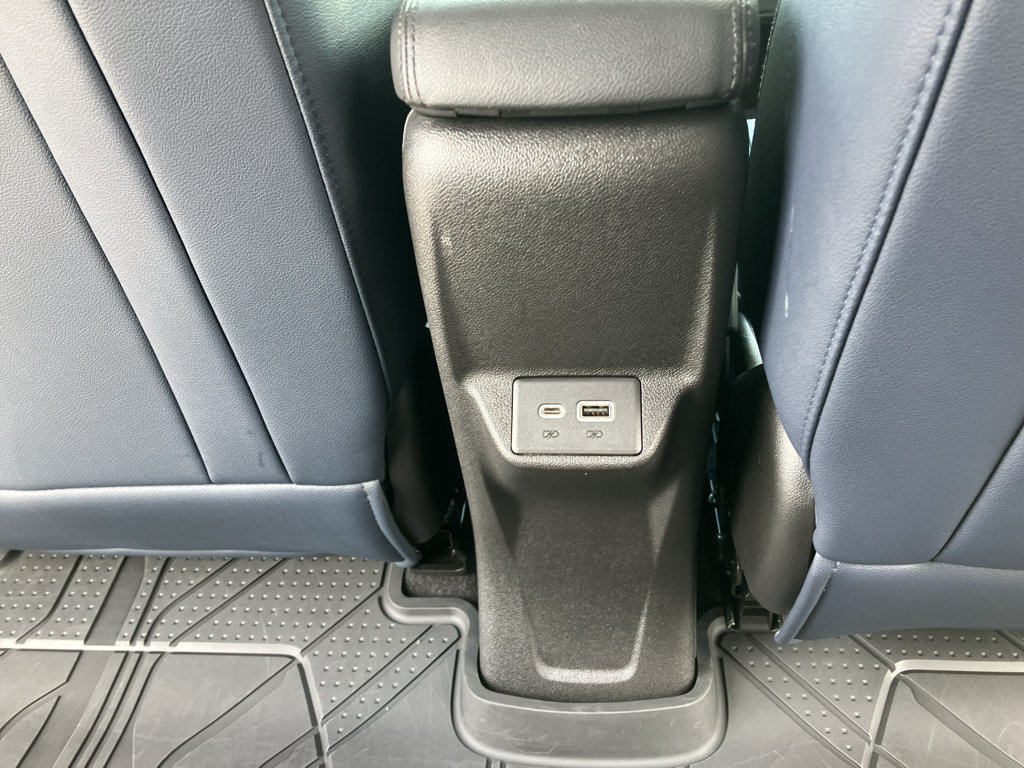 Used 2022 Chevrolet Bolt EUV LT w/ Convenience Package FWD image 28