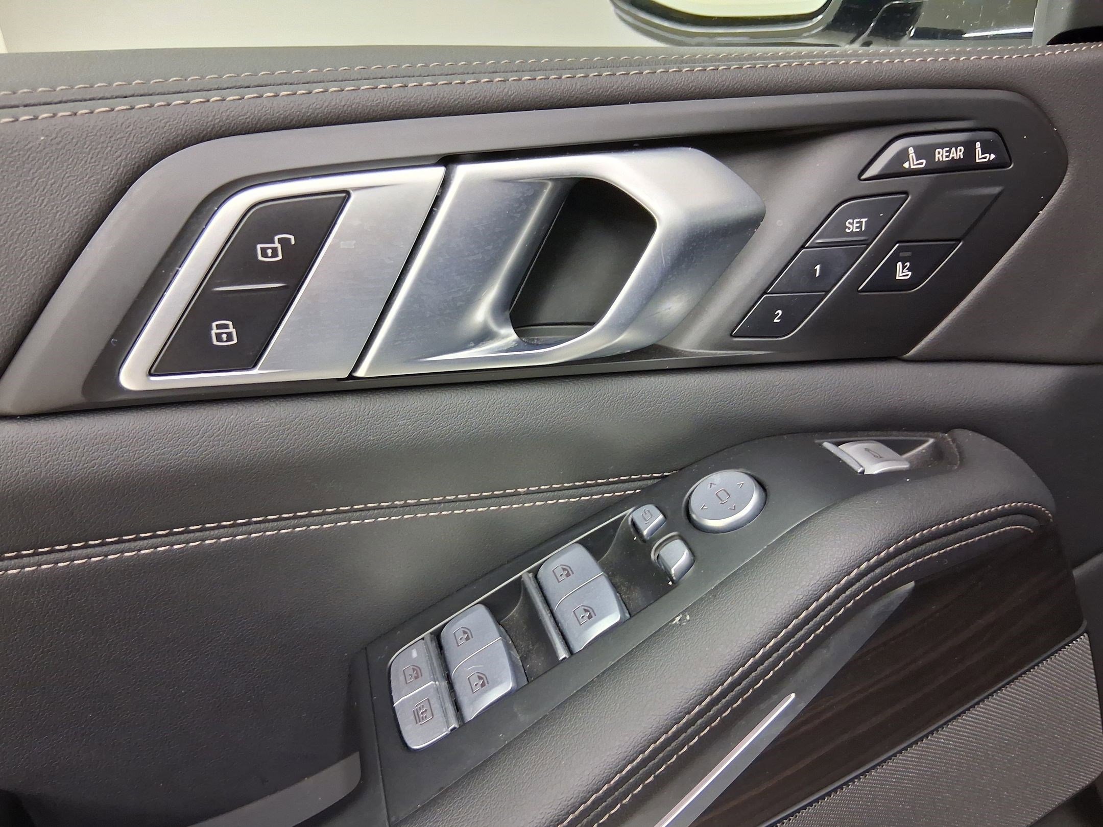 Used 2023 BMW X7 xDrive40i w/ M Sport Package image 21