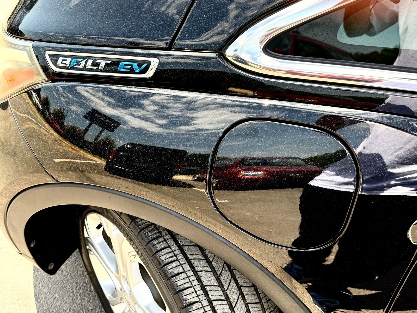 Used 2018 Chevrolet Bolt LT FWD image 4