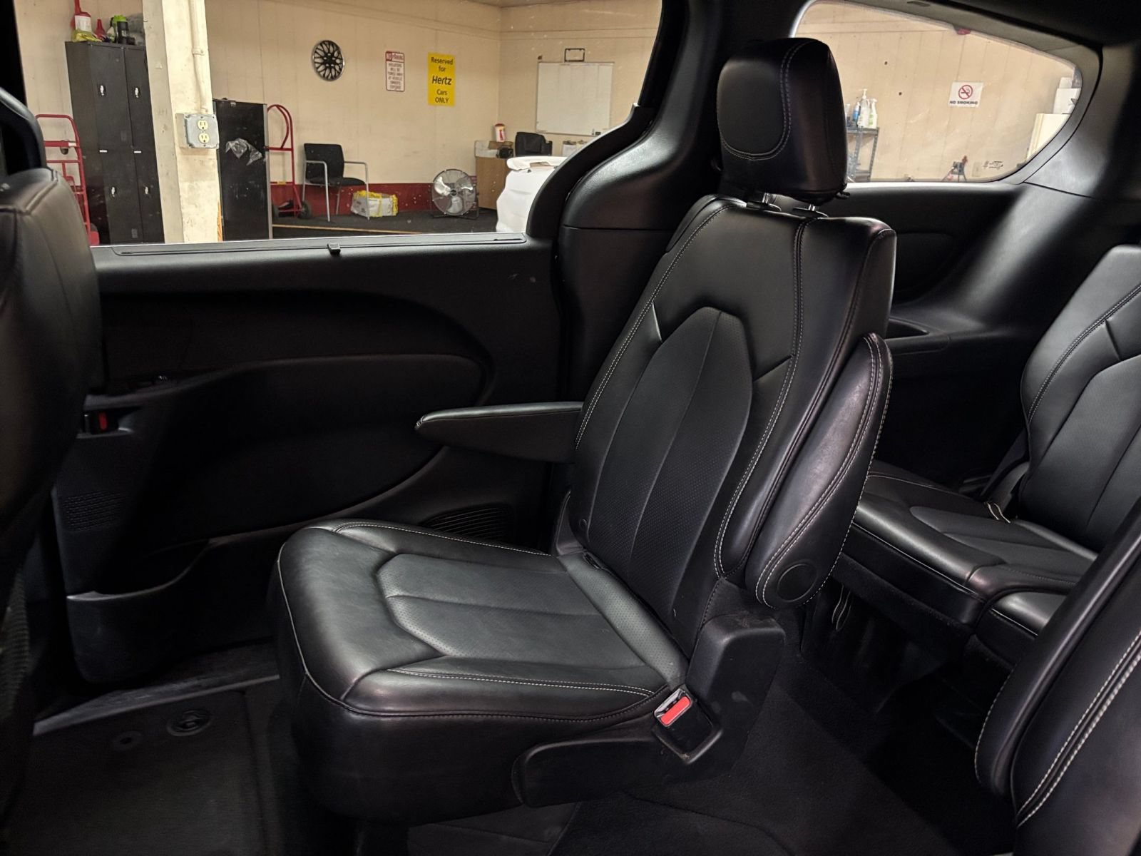 Used 2025 Chrysler Pacifica Select FWD image 40