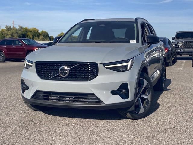 Certified 2025 Volvo XC40 B5 Plus w/ Protection Package Premier image 3