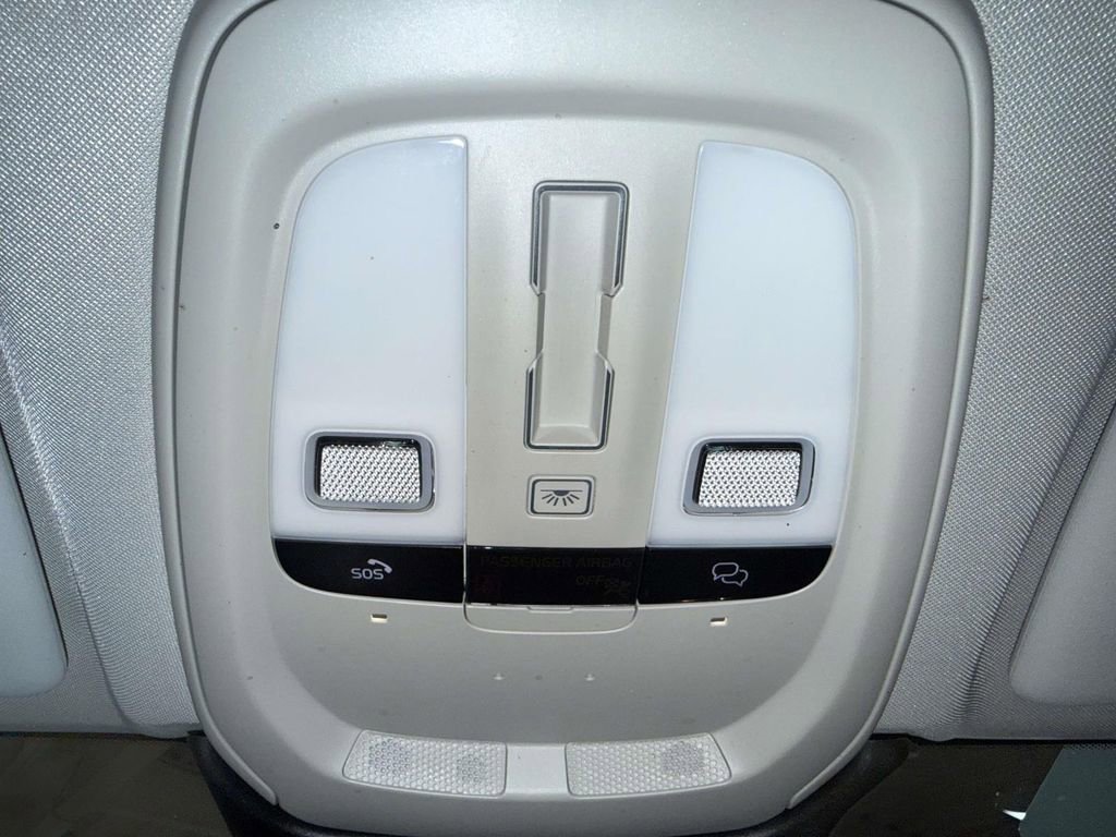 Used 2023 Volvo XC60 T8 Plus image 26