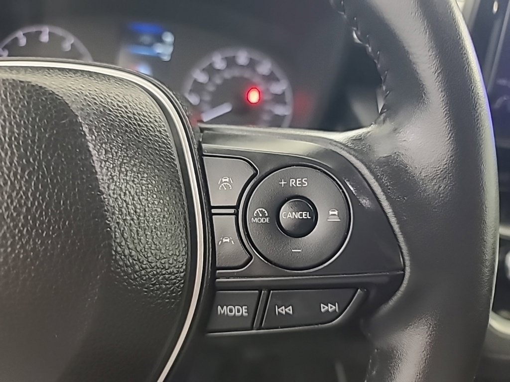 Used 2025 Toyota Corolla Cross LE FWD image 31