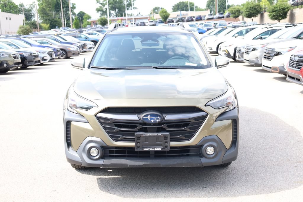 Used 2023 Subaru Outback Touring AWD/4WD image 3