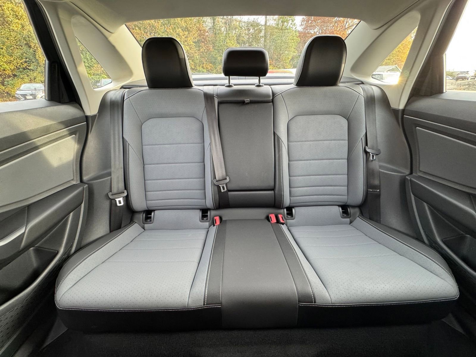 Used 2025 Volkswagen Jetta SE image 33