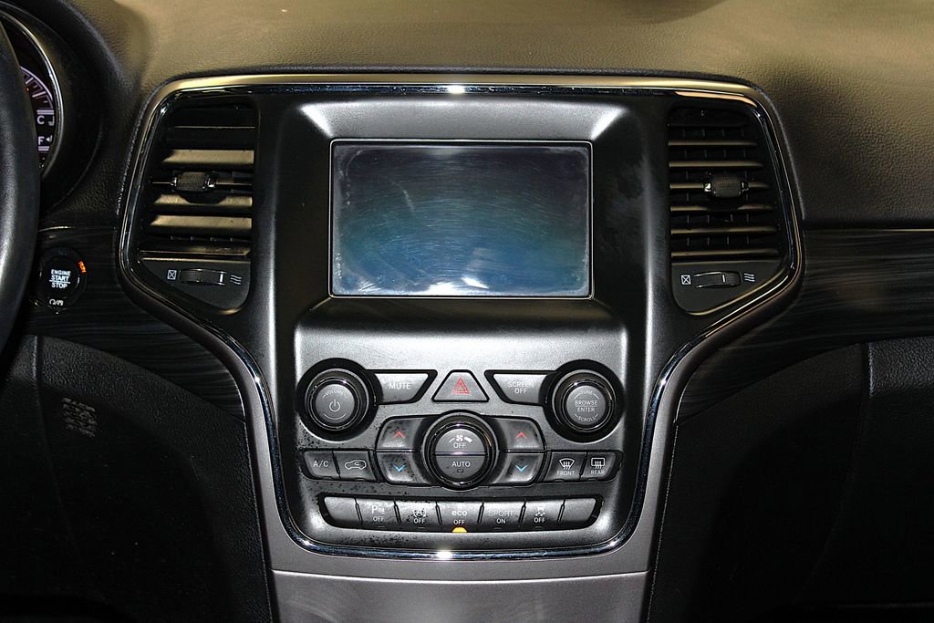 Used 2019 Jeep Grand Cherokee Laredo AWD/4WD image 14