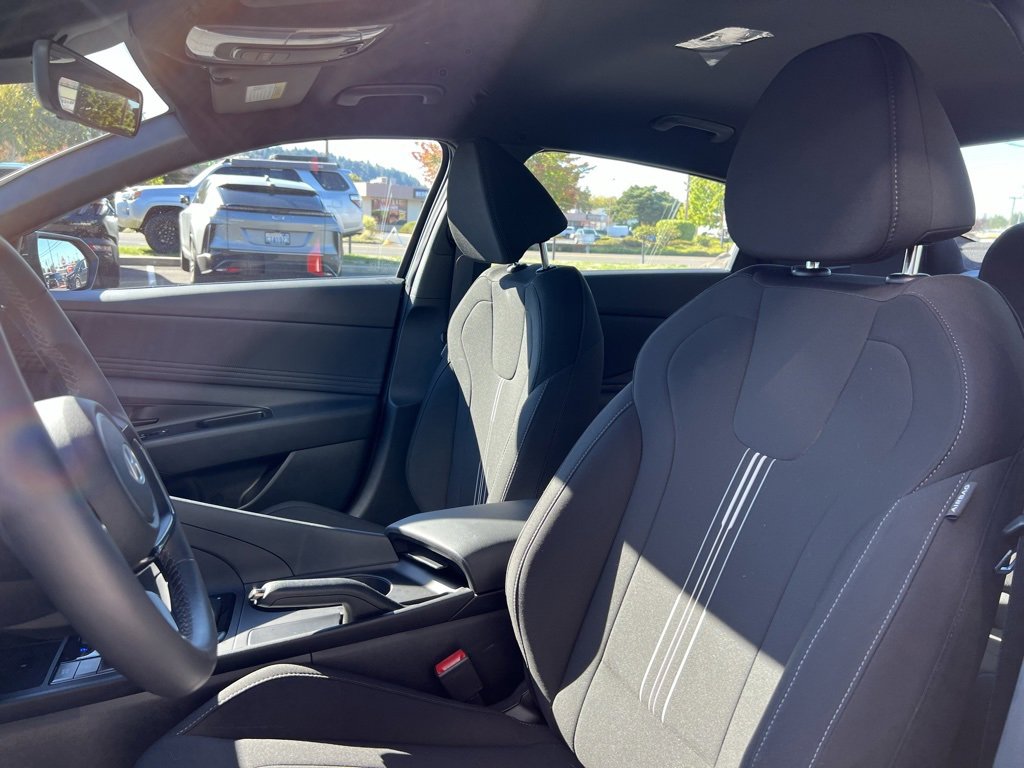 Certified 2025 Hyundai Elantra Sport image 12