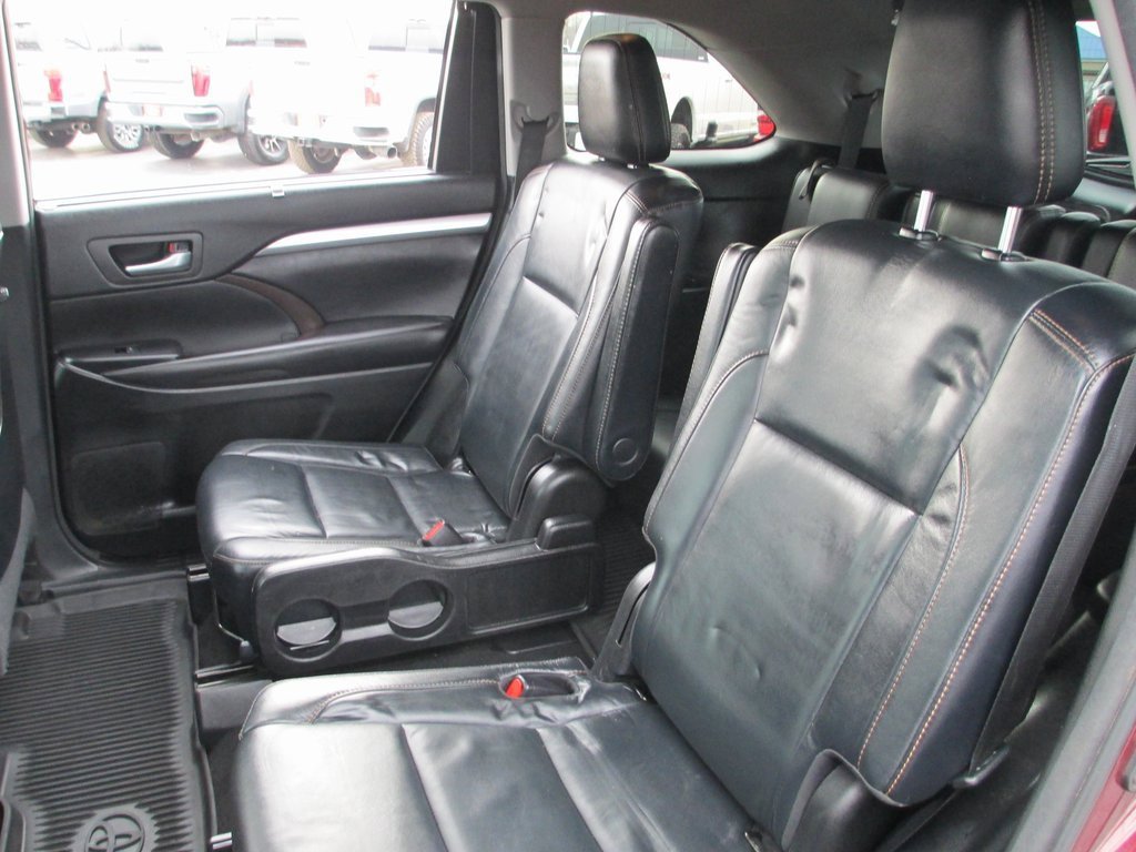 Used 2018 Toyota Highlander XLE image 17