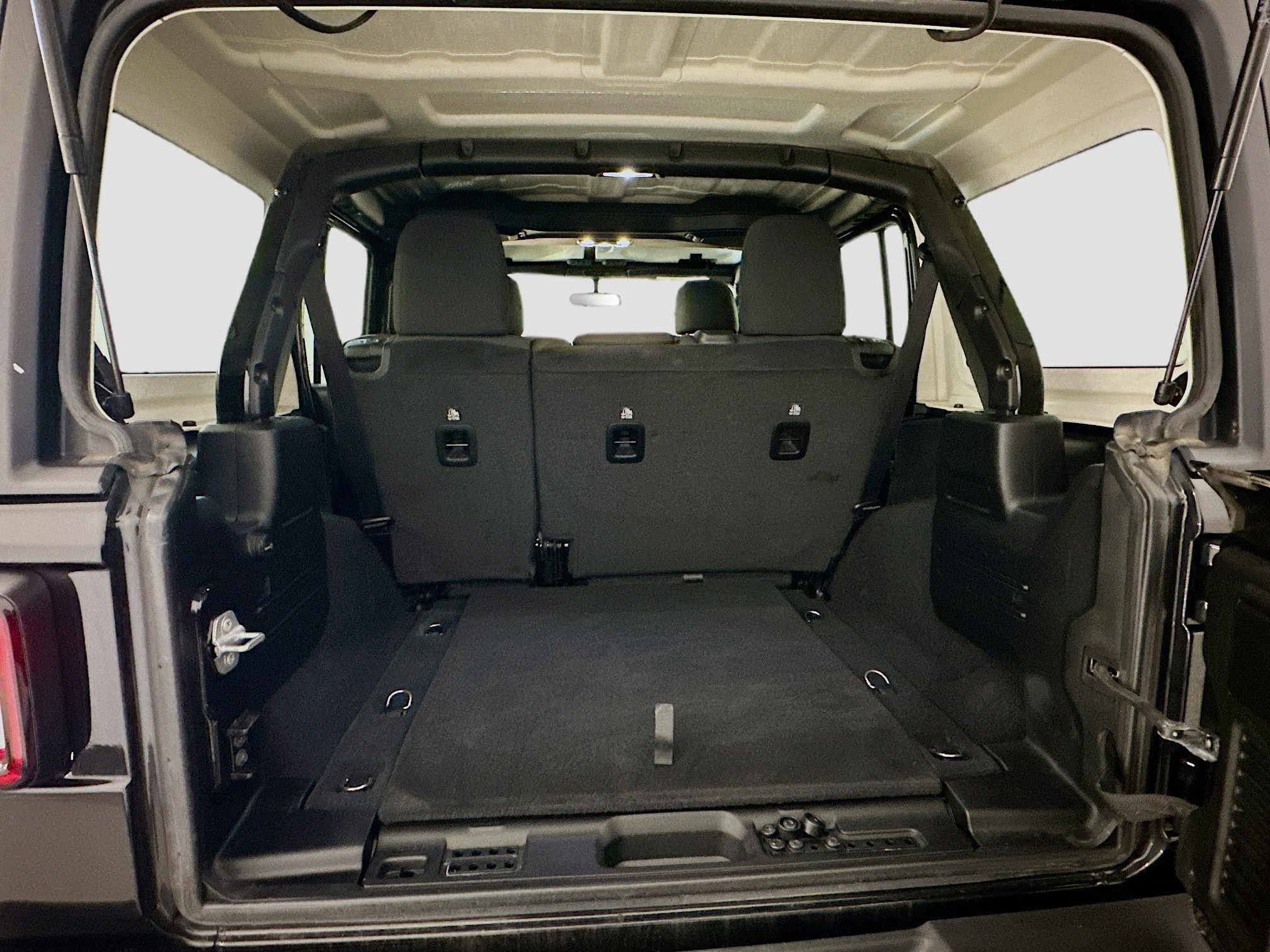 Used 2022 Jeep Wrangler Sport S image 29