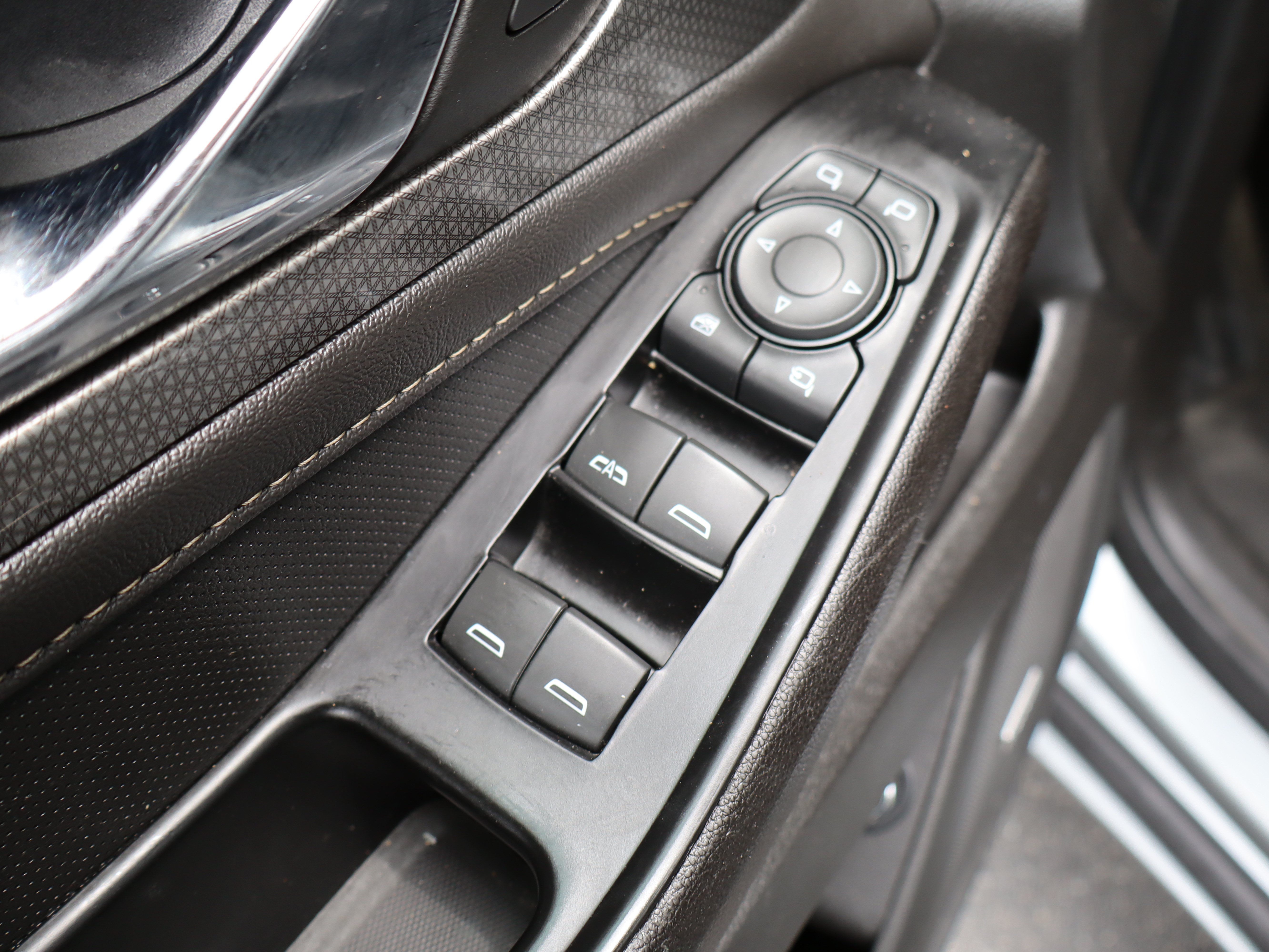 Used 2023 Chevrolet Traverse Premier FWD image 21