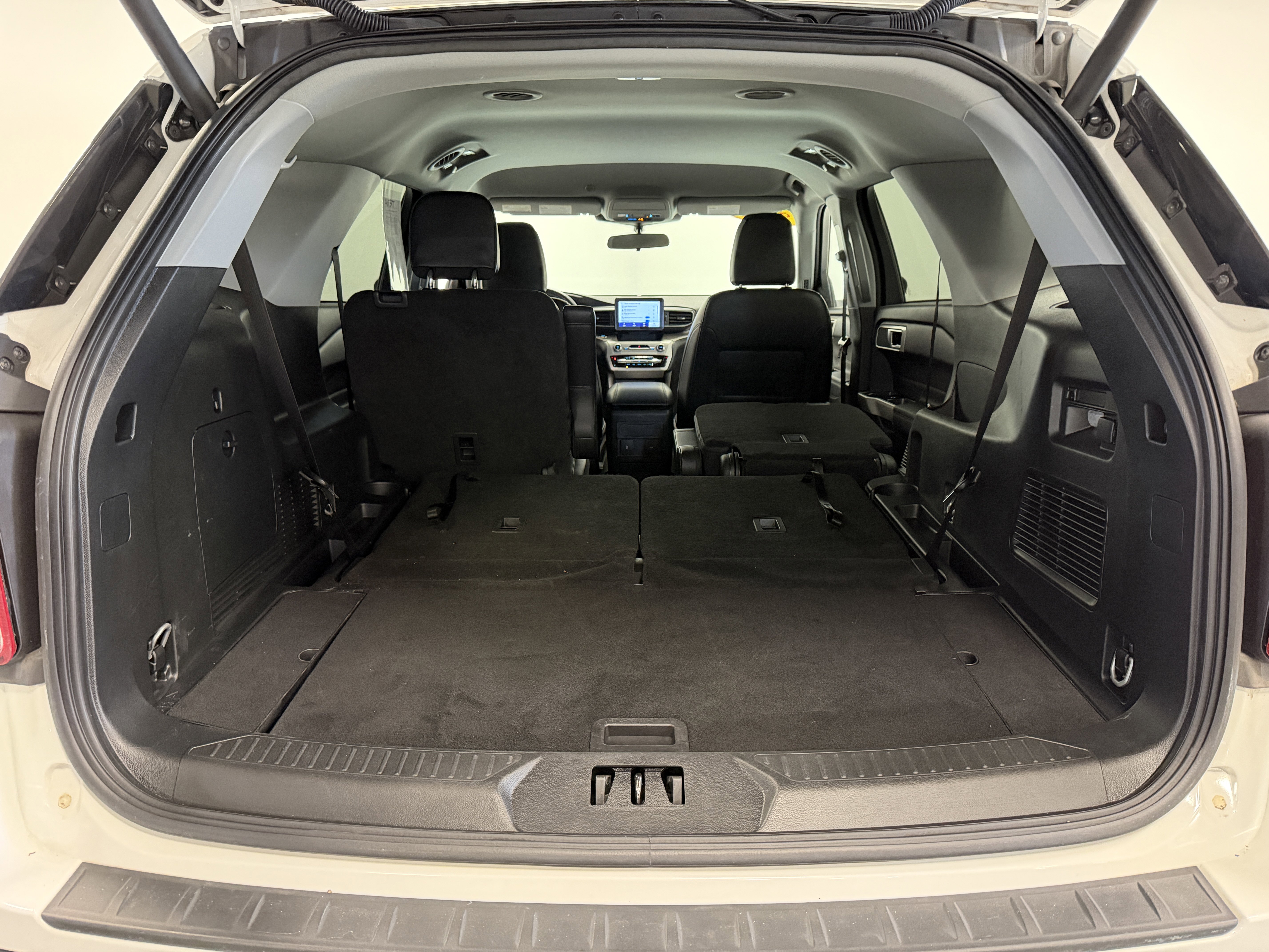 Used 2023 Ford Explorer XLT w/ Equipment Group 202A image 25