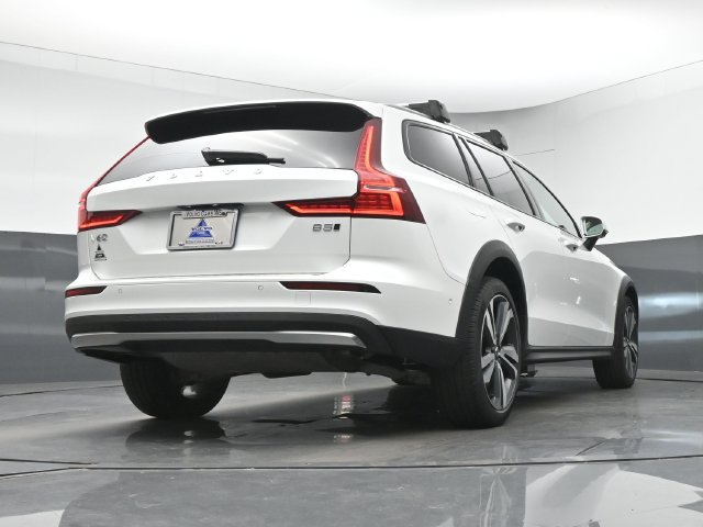 Used 2024 Volvo V60 B5 Cross Country Plus w/ Protection Package Premier AWD/4WD image 16