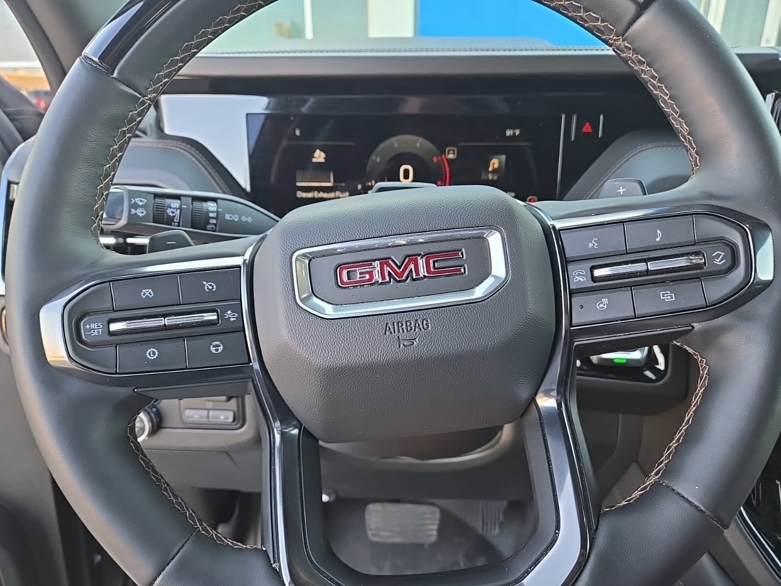 Used 2026 GMC Yukon XL AT4 w/ AT4 Premium Plus Package AWD/4WD image 18