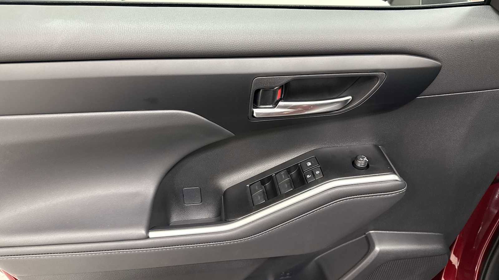 New 2026 Toyota Highlander XSE image 15