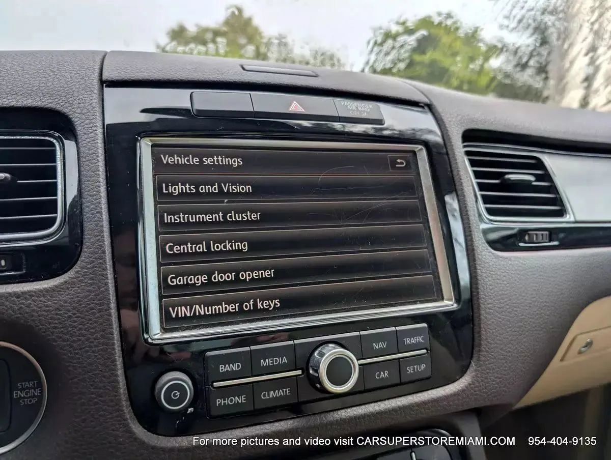 Used 2011 Volkswagen Touareg Sport image 65