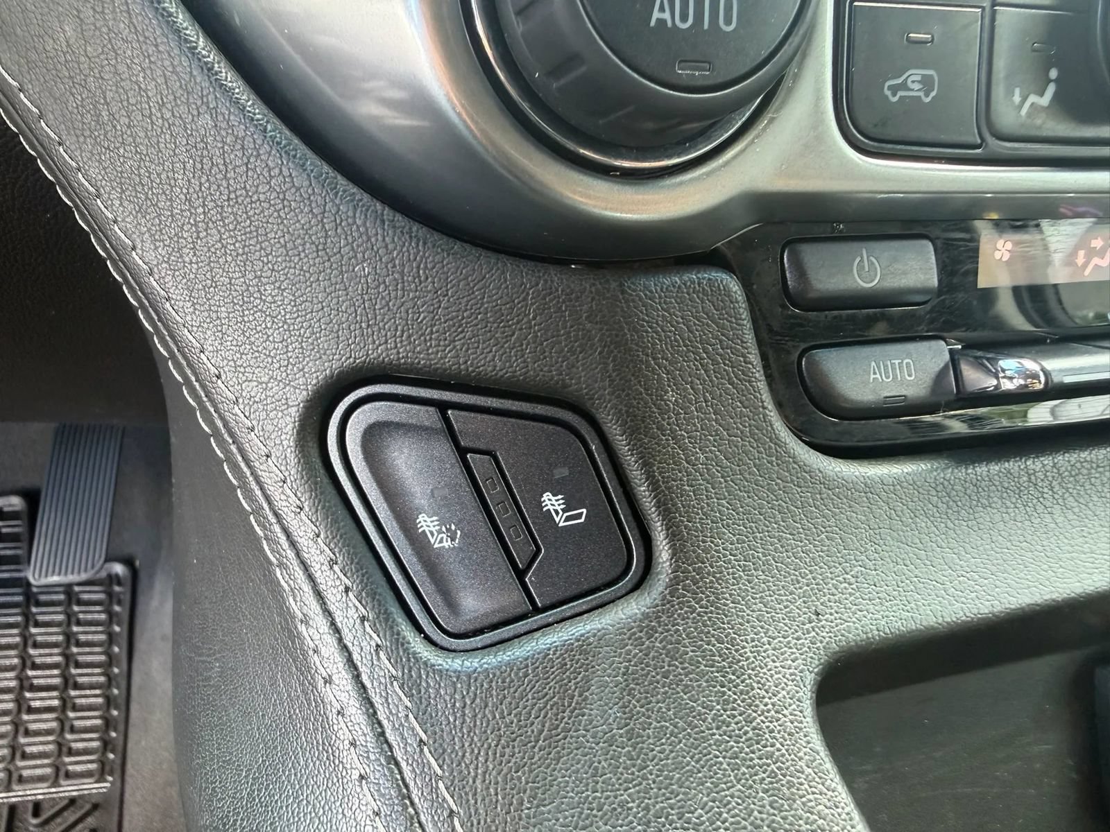 Used 2019 Chevrolet Suburban LT AWD/4WD image 25