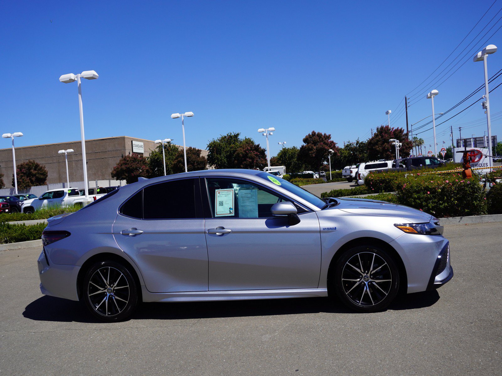 Used 2021 Toyota Camry SE FWD image 4