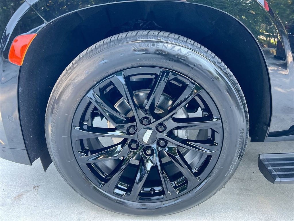 Used 2024 Cadillac Escalade ESV Premium Luxury w/ Performance Package image 9