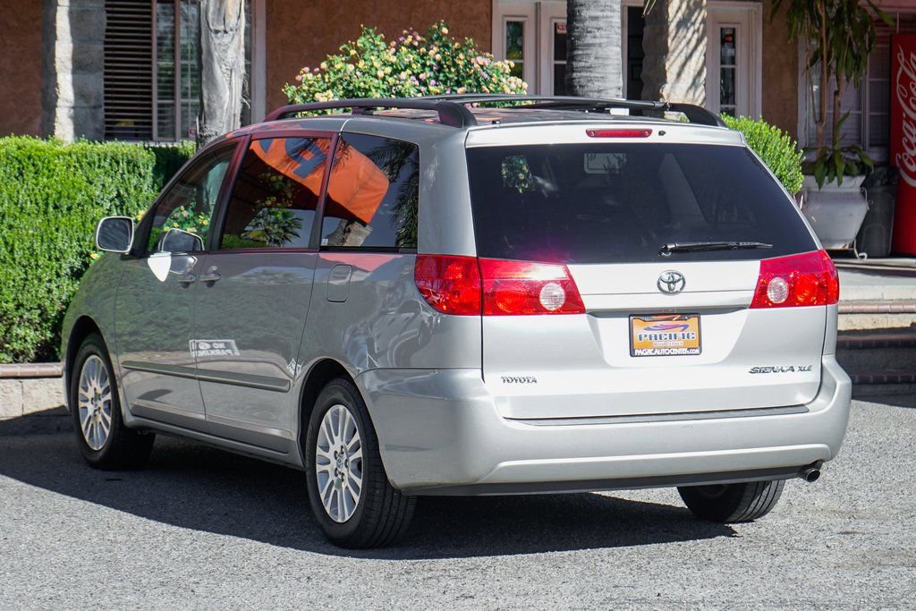 Used 2007 Toyota Sienna XLE image 7